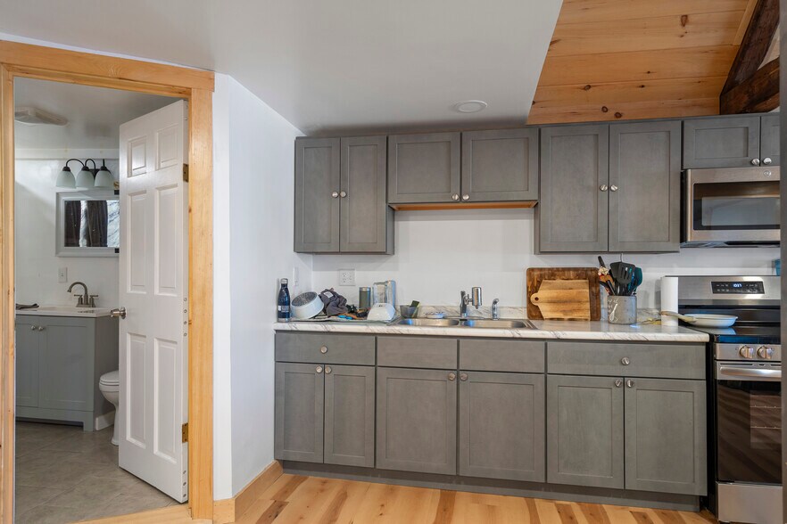 More Photos Of 64 Main St, Richmond Restaurant For Sale