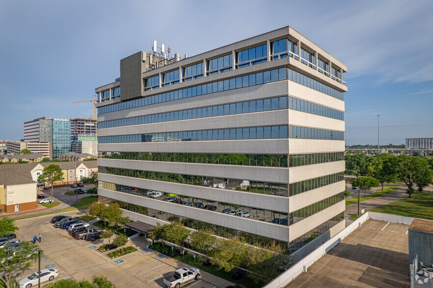 More Photos Of 10497 Town & Country Way, Houston Office For Lease