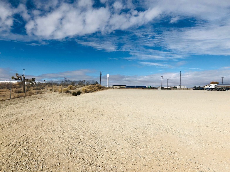 More Photos Of 17105 Darwin Ave, Hesperia Contractor Storage Yard For Lease