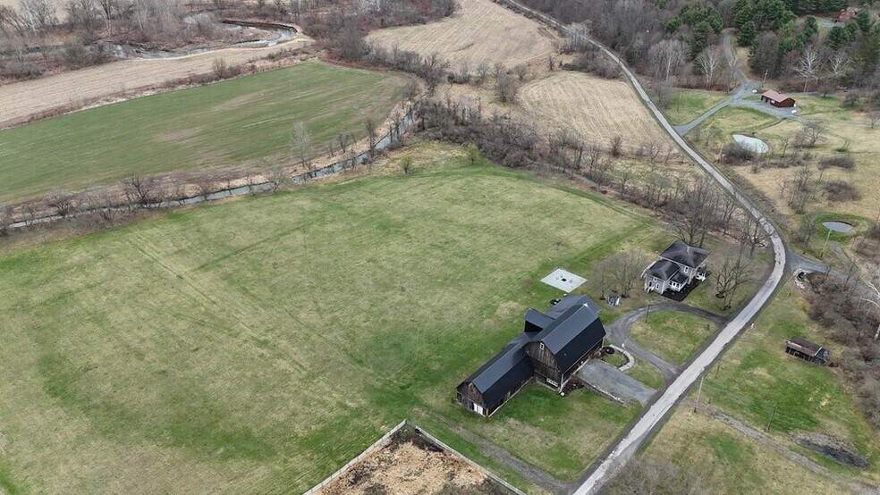 More Photos Of 211 Hanks Rd, Troy Hospitality For Sale