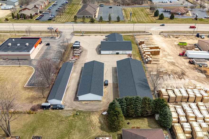 More Photos Of 1375 N Shawano St, New London Flex For Sale