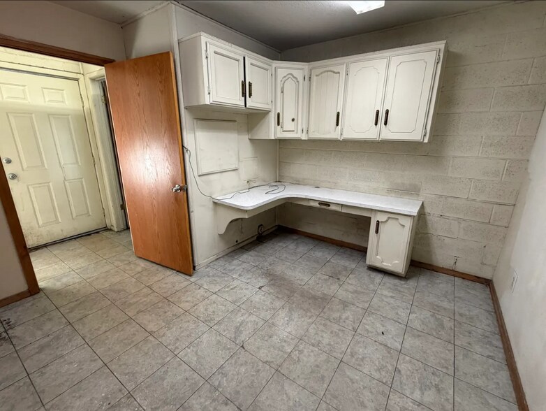 More Photos Of 589 N Geneva Rd, Lindon Warehouse For Sale