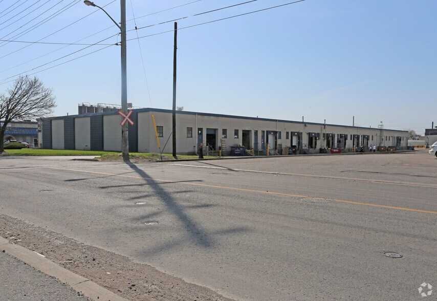 More Photos Of 237-265 Norseman St, Toronto Warehouse For Lease