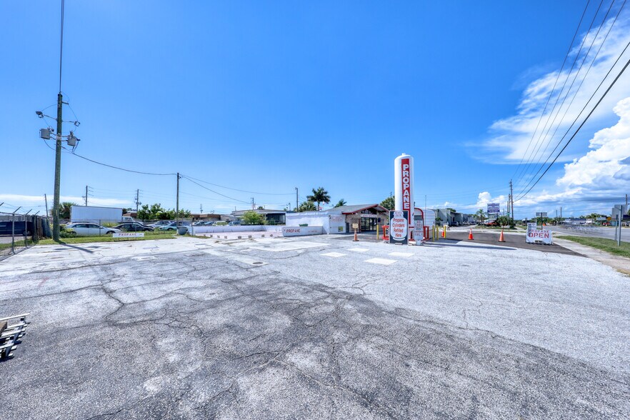 More Photos Of 1400 N Hercules Ave, Clearwater Convenience Store For Sale