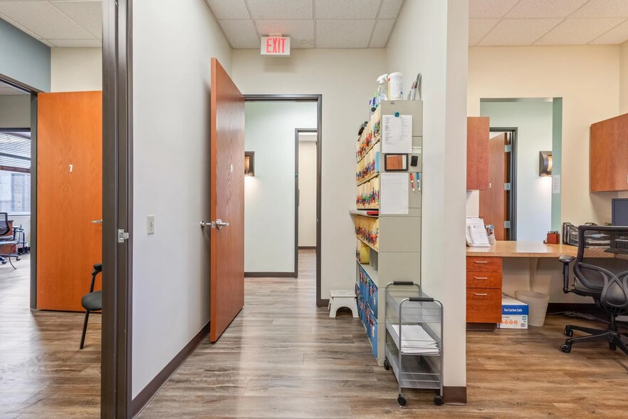 More Photos Of 16515 S 40th St, Phoenix Office For Sale