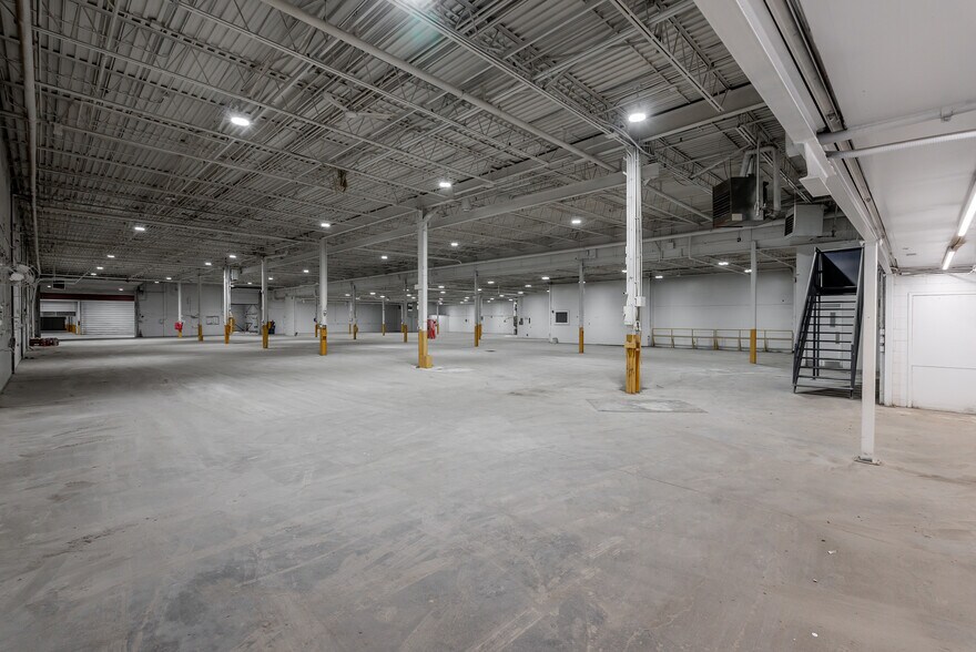 More Photos Of 115 Rue de Lauzon, Boucherville Manufacturing For Lease