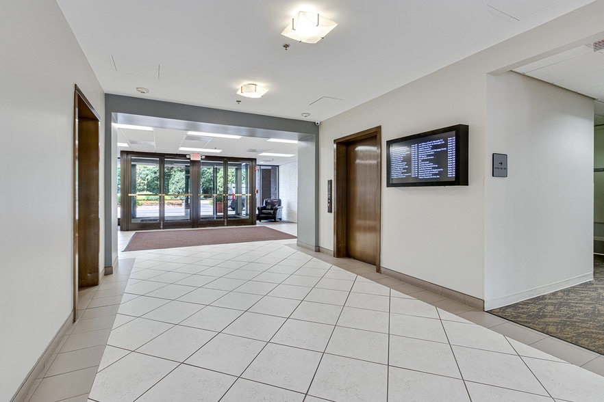 More Photos Of 1 S 450 Summit Ave, Oakbrook Terrace Office For Lease