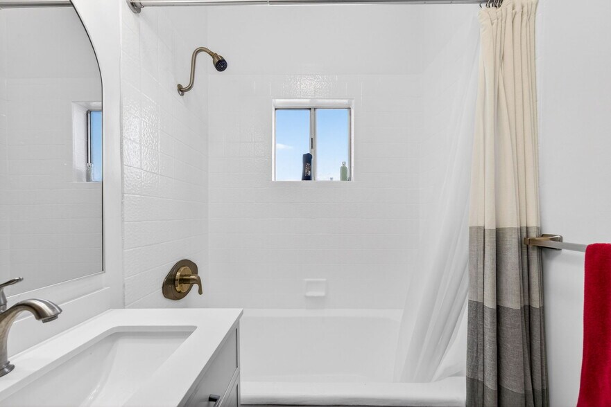 More Photos Of 822 Hayworth Ave, Los Angeles Apartments For Sale