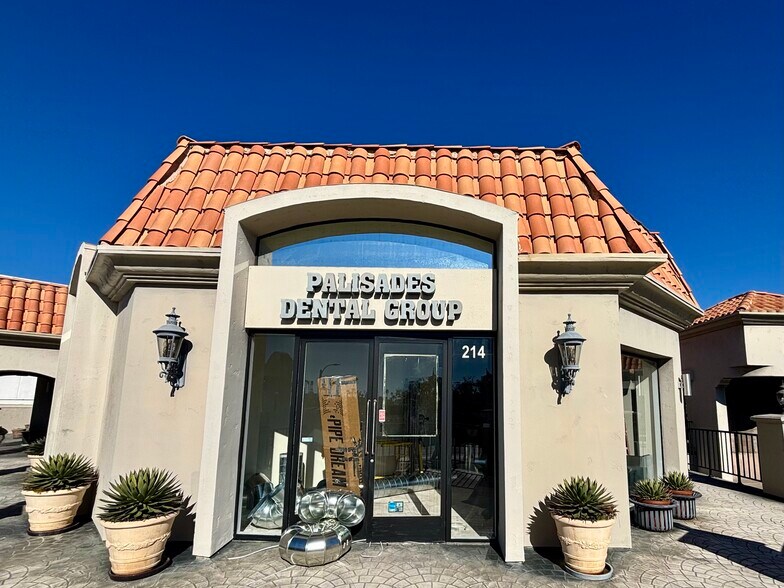 More Photos Of 970 Monument St, Pacific Palisades Storefront Retail Office For Lease