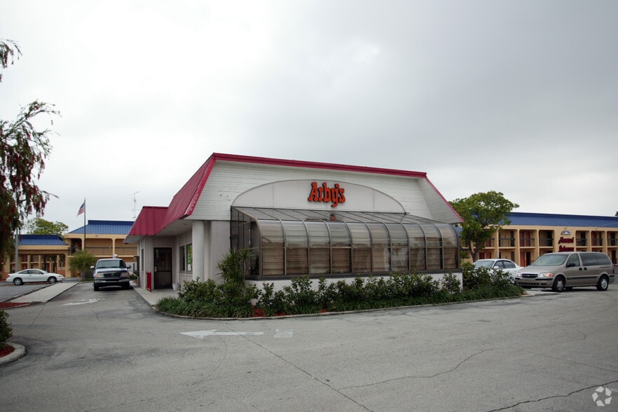 More Photos Of 13050 N Cleveland Ave, North Fort Myers Fast Food For Lease