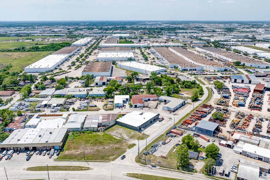 More Photos Of 10215 Papalote St, Houston Showroom For Lease