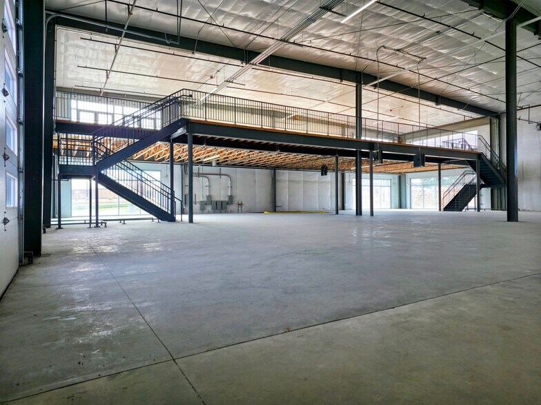 More Photos Of 13833 E Briarwood Ave, Centennial Light Distribution For Sale