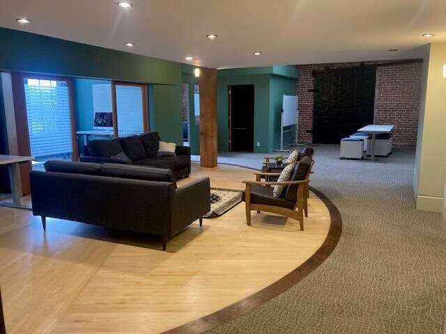 More Photos Of 1175-1195 Park Ave, Emeryville Showroom For Sale