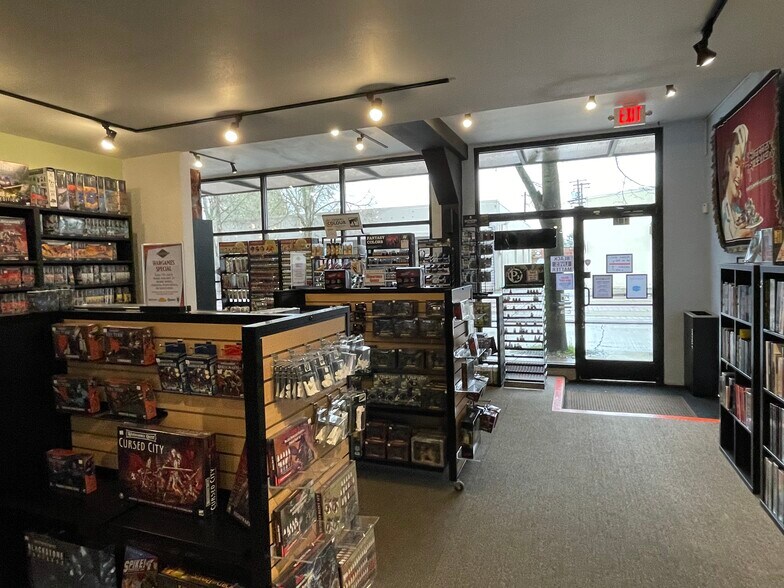More Photos Of 238-242 SE Washington St, Hillsboro Storefront Retail Residential For Lease
