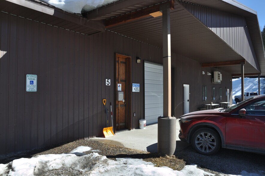 More Photos Of 6065 - 6073 US Highway 93, Olney Warehouse For Lease