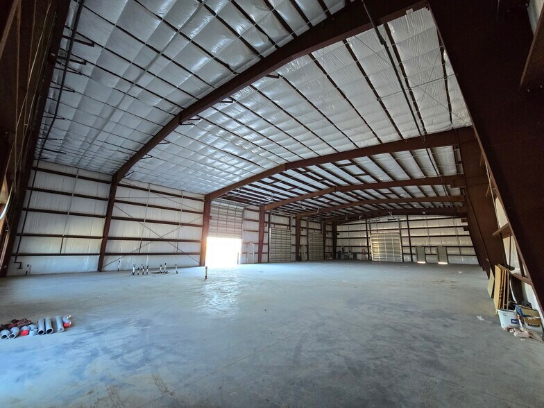 More Photos Of 320 E Olive St, League City Warehouse For Lease
