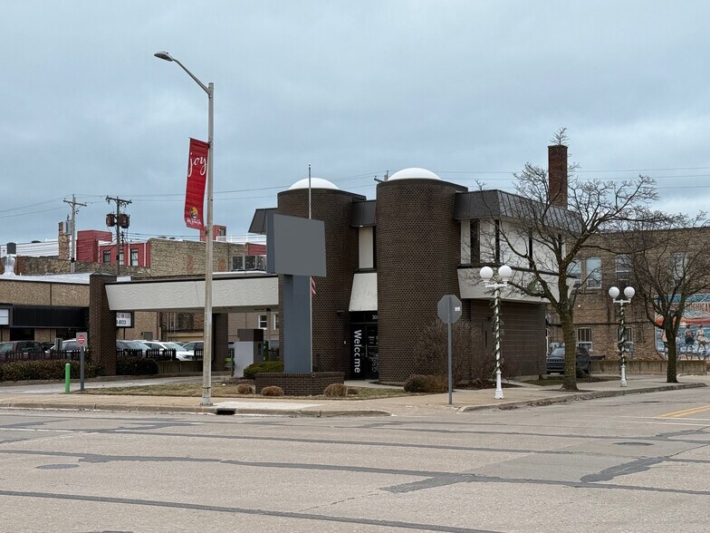 More Photos Of 300 Main St, Saint Joseph Bank For Sale