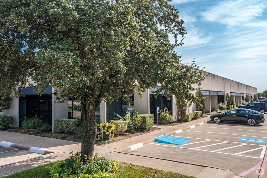 Primary Photo Of 5750 Rufe Snow Dr, North Richland Hills Office For Lease