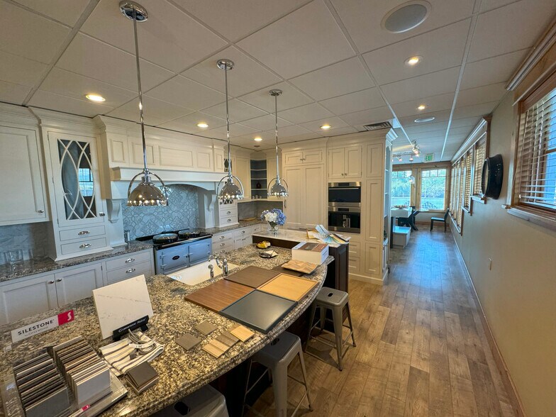 More Photos Of 3591 S 300 W, Salt Lake City Showroom For Lease