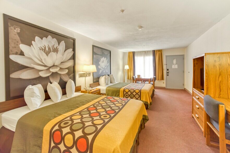 More Photos Of 2100 N Wheeler St, Jasper Hotel For Sale