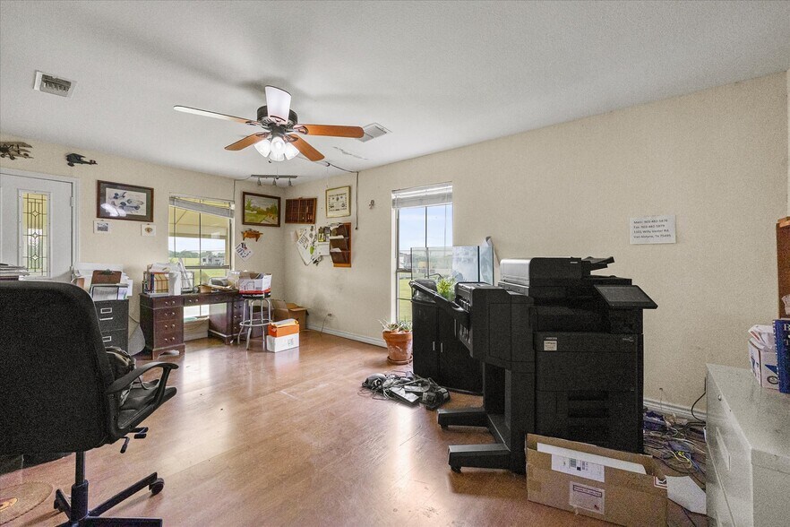 More Photos Of 1101 Willy Vester Rd, Van Alstyne Warehouse For Sale