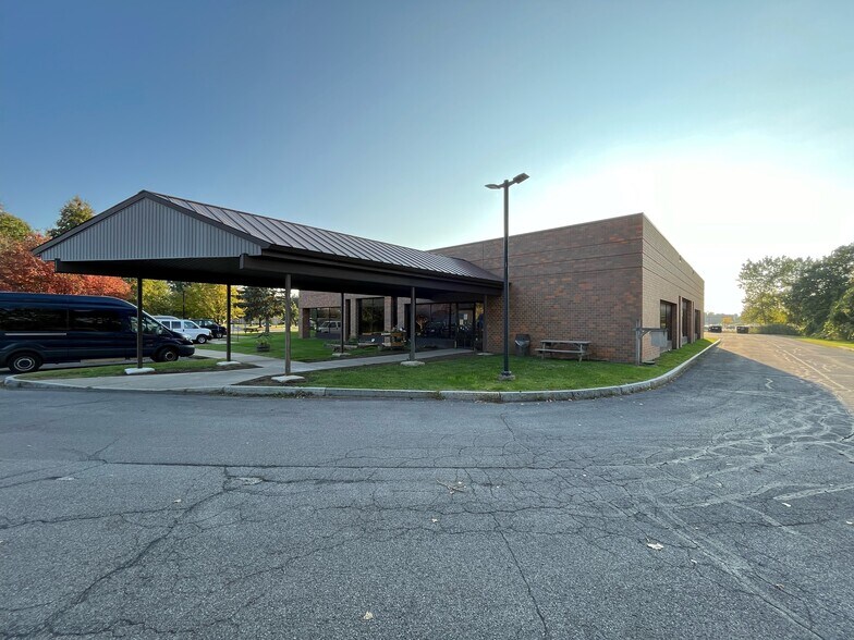 More Photos Of 6007 Fair Lakes Rd, East Syracuse Office For Sale
