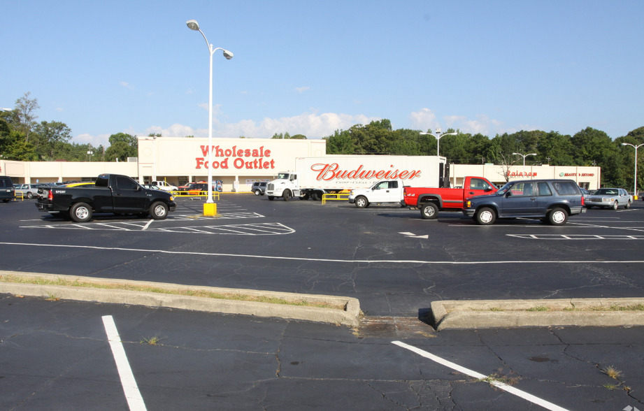 Primary Photo Of 4839-4925 Jonesboro Rd, Forest Park Storefront For Lease