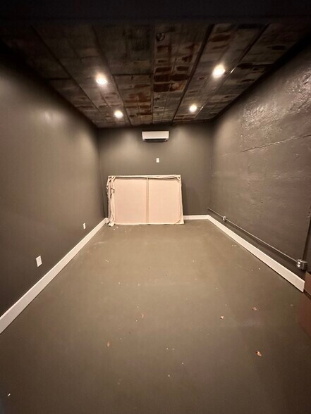 More Photos Of 801 Atlanta St, Roswell Freestanding For Sale