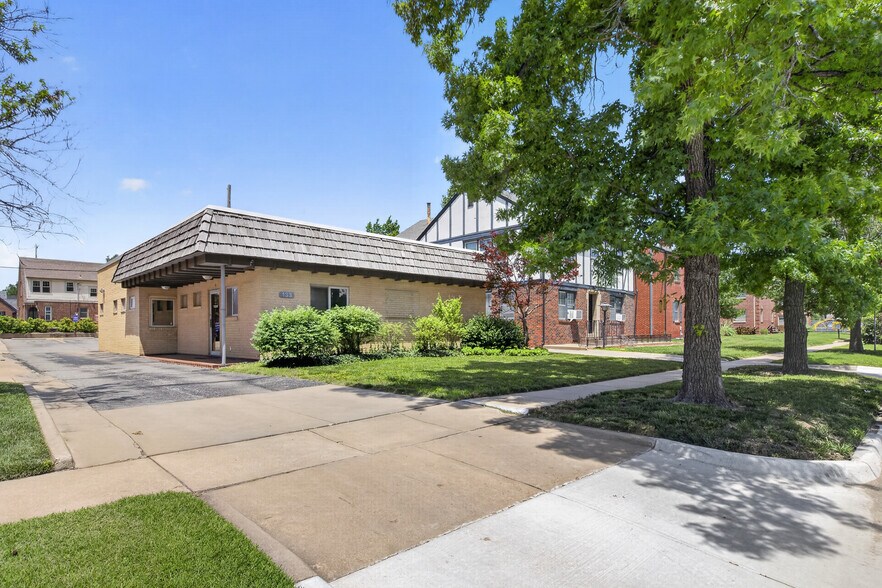 More Photos Of 133 N Glendale St, Wichita Office For Sale