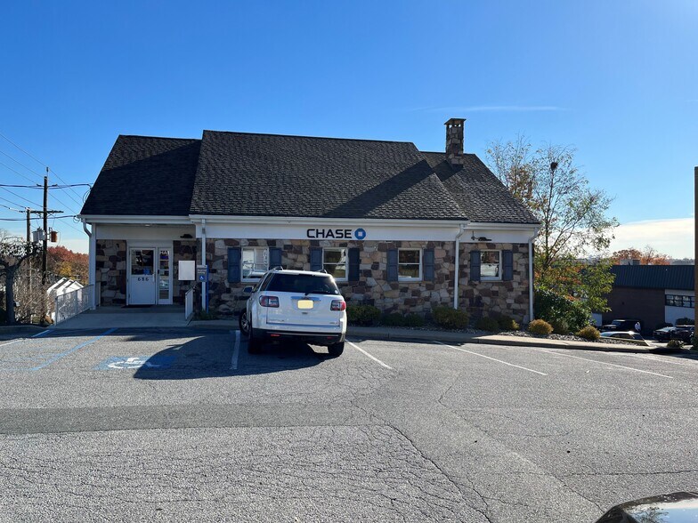 686 Kinderkamack Rd, River Edge, NJ 07661 Bank For Sale