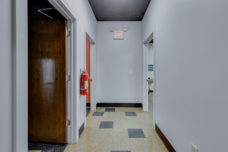 More Photos Of 211 N Pleasantburg Dr, Greenville Light Manufacturing For Sale