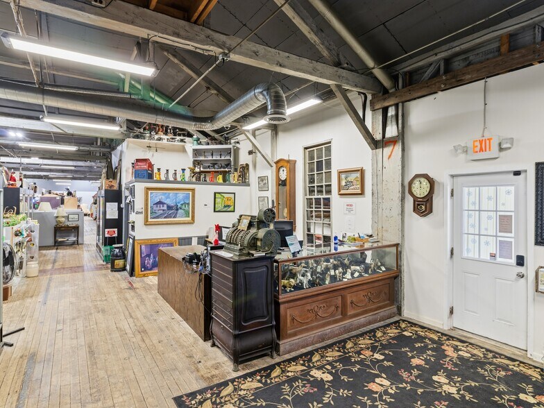 More Photos Of 316 Hay Ave, Brookville Warehouse For Sale