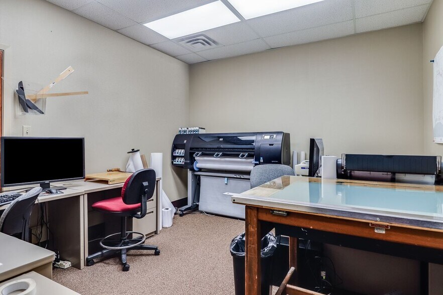 More Photos Of 230 Heymann Blvd/200 Travis st, Lafayette Office For Sale