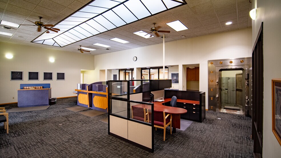 More Photos Of 27 2nd St SW, Eyota Office For Sale