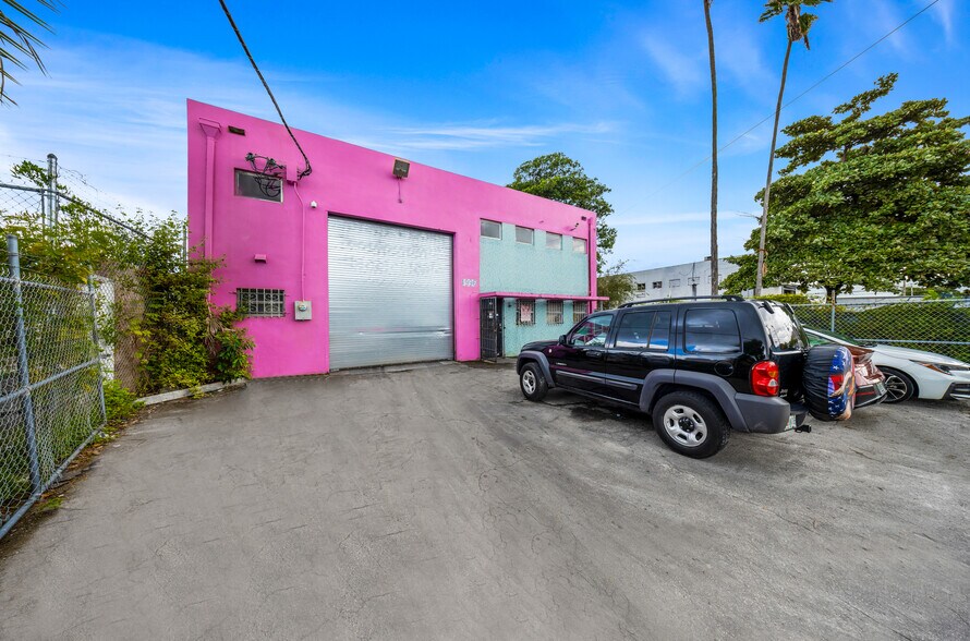 More Photos Of 1996 NW 22nd St, Miami Warehouse For Sale
