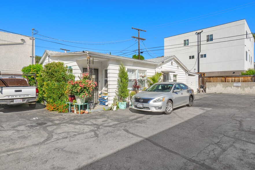 More Photos Of 14525 Albers St, Sherman Oaks Apartments For Sale