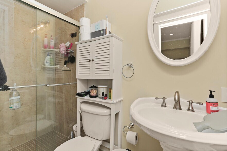 More Photos Of 345 Greenwich Ave, Greenwich Office For Sale