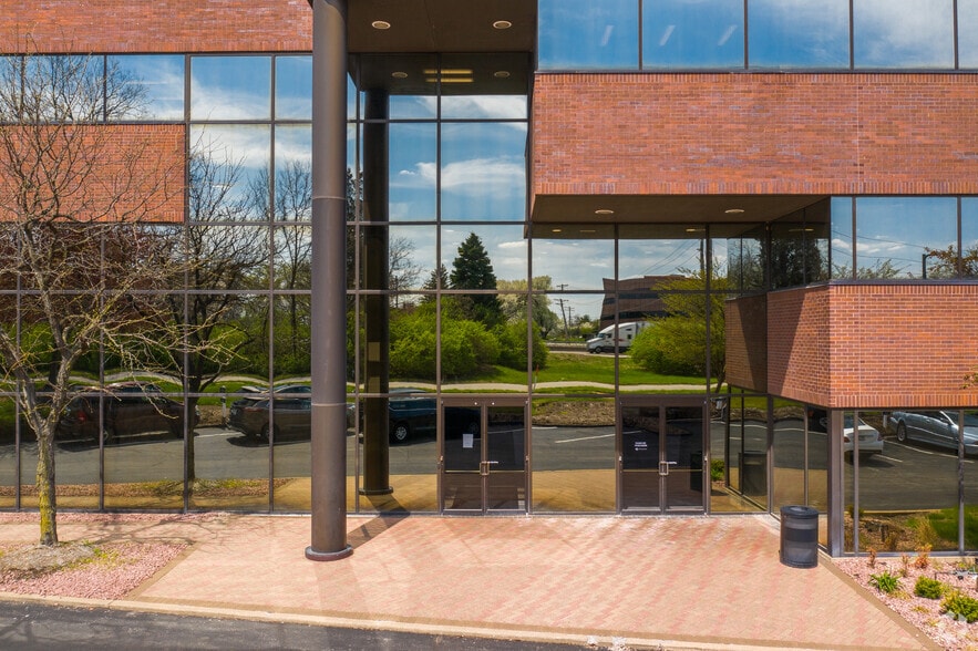 More Photos Of 15455 Conway Rd, Chesterfield Office For Lease