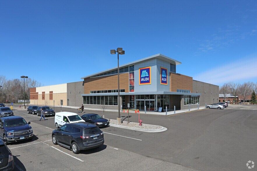 More Photos Of 10985 Ulysses St NE, Blaine General Retail For Sale