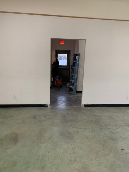 More Photos Of 103 2nd st, Gardiner Storefront For Lease