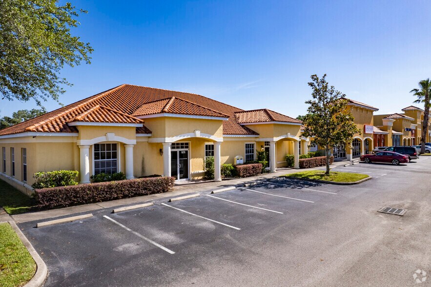 More Photos Of 1070-1072 E Brandon Blvd, Brandon Medical For Lease