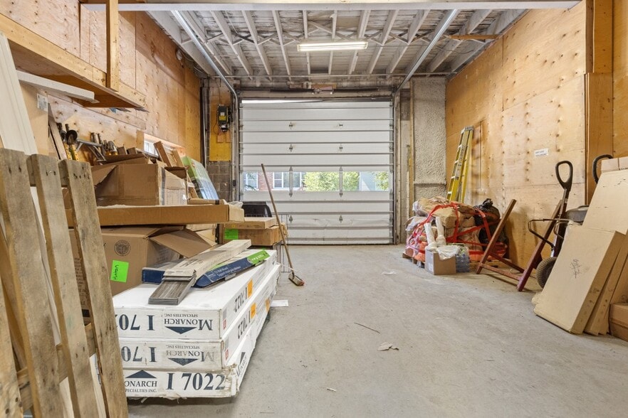More Photos Of 255-257 Ste-anne Ave, Ottawa Warehouse For Sale