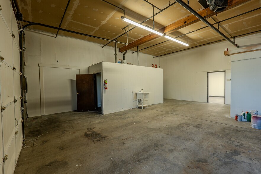 More Photos Of 1591 W Alameda Ave, Denver Showroom For Lease