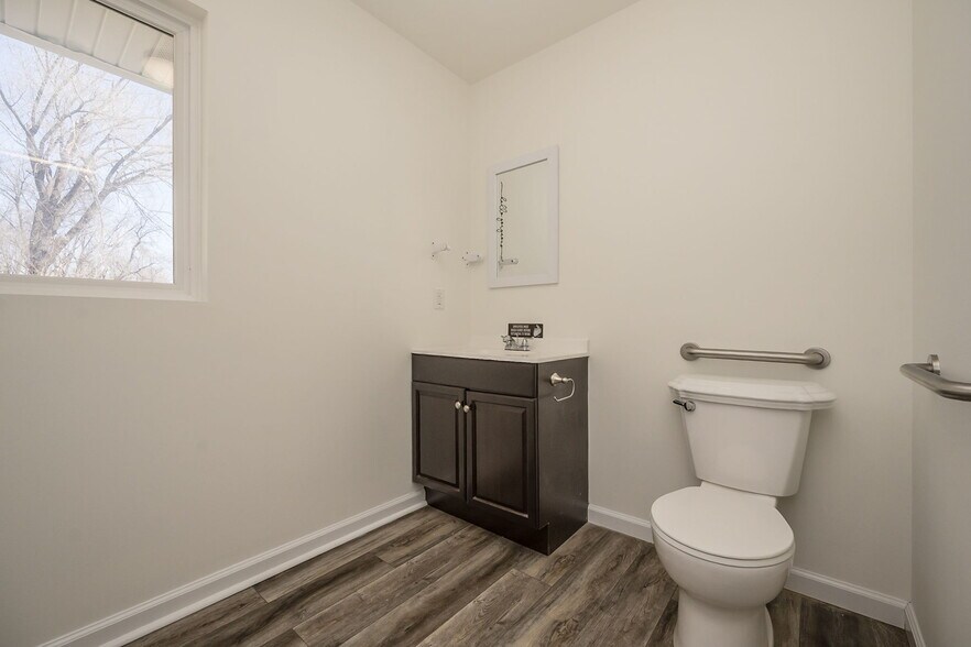More Photos Of 302 S Lincoln Dr, Troy Office For Lease