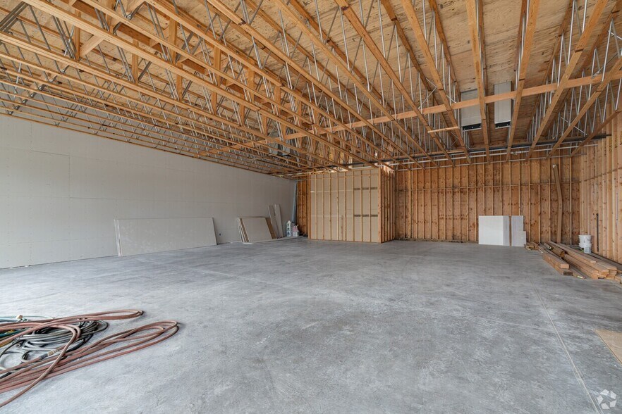 More Photos Of 30860 NW Pacific St, North Plains Storefront For Lease