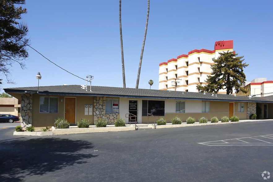 Primary Photo Of 1031 E Latham Ave, Hemet Medical For Lease