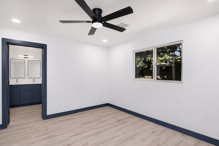 More Photos Of 958 W Main St, Mesa Flex For Lease