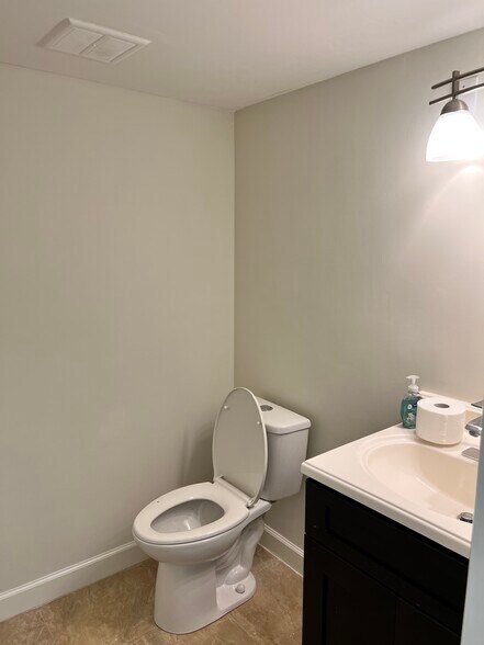 More Photos Of 3035 E Commercial Blvd, Fort Lauderdale Medical For Sale