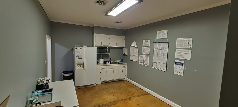 More Photos Of 365-367 N Bennett St, Southern Pines Office For Lease