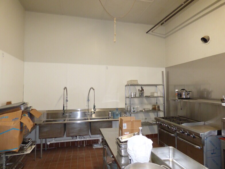 More Photos Of 330 E Main St, Nacogdoches Flex For Sale